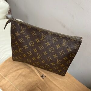 🦄 Louis Vuitton Poche Toilette NEW SAKS 5th AVENUE ERA